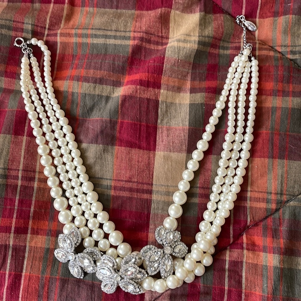 Ann Taylor faux pearl and diamond necklace